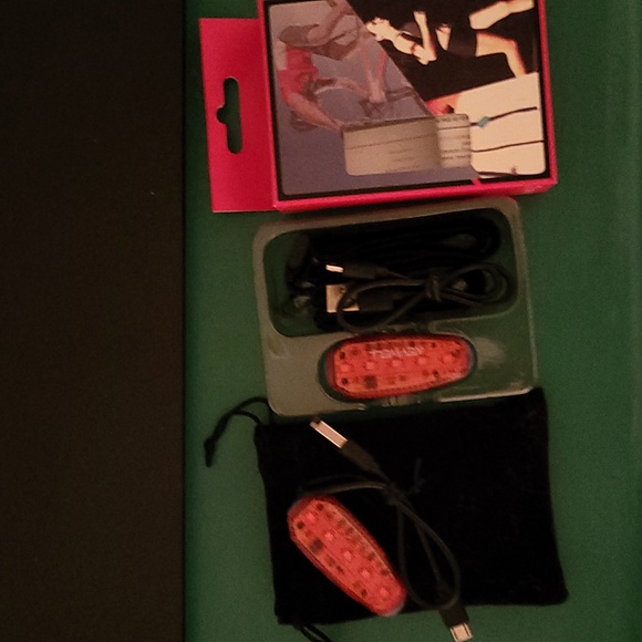 Keywell Two (2) USB Rechargeable Clip on Bike/Running Safety Lights - Red - Picture 5 of 5